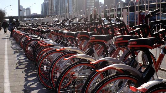 Strolling through Beijing these days means seeing piles of bikes from Chinese start-ups aiming to improve urban mobility and promote greener transport.