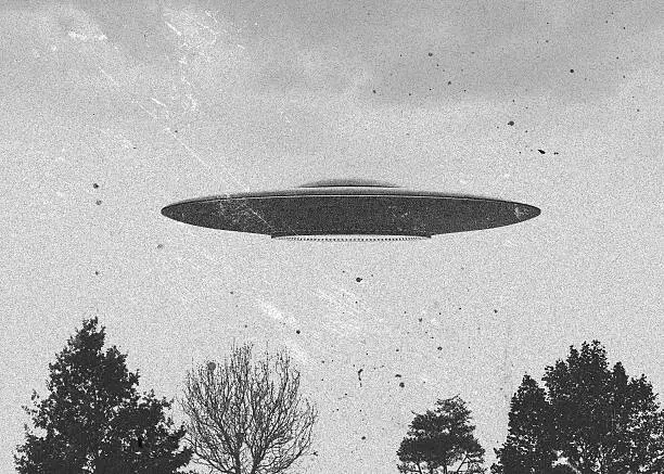 复古飞碟科幻海报